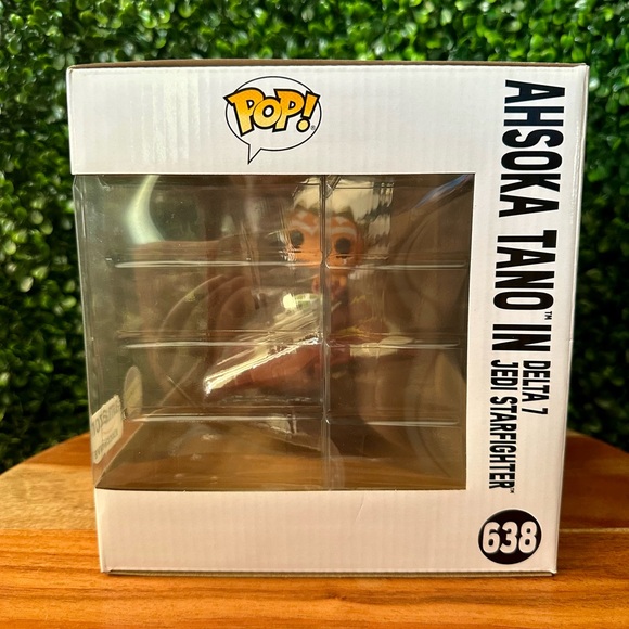 Funko Pop! Star Wars Ahsoka Tano in Delta 7 Jedi Starfighter - Picture 2 of 7